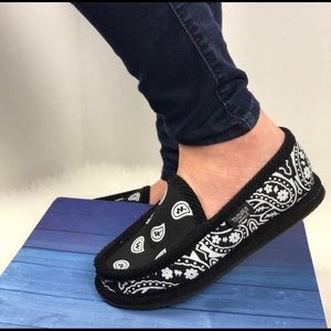 NWT Slippers Bandana Slip On Shoes Loafers Moccasins Men Unisex Gift